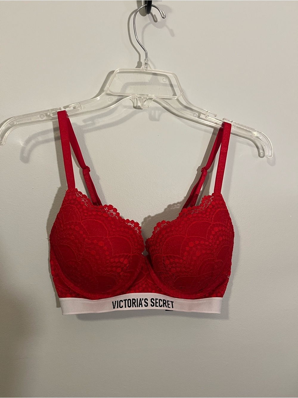 VICTORIA’S SECRET Red Lace Underwire Push-Up Bra
